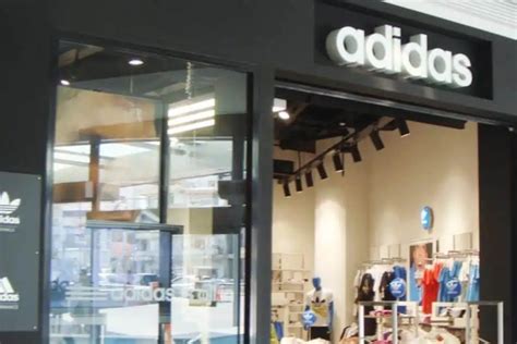 adidas στο metro mall.